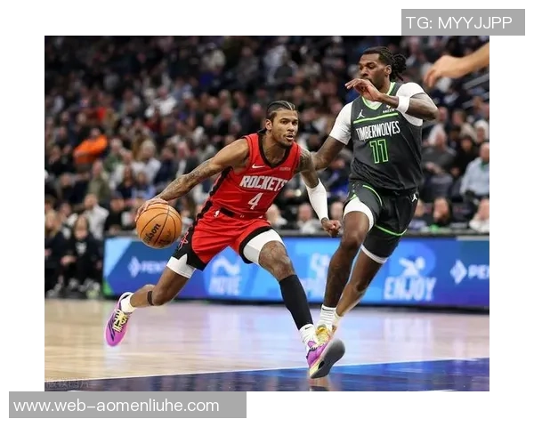 勇士与火箭激战四月一日赛场巅峰对决精彩纷呈引发球迷热议 勇士与火箭激战四月一日赛场巅峰对决精彩纷呈引发球迷热议