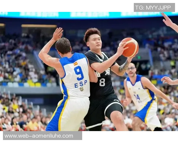 广东男篮与深圳男篮激战正酣谁能在这场对决中笑到最后